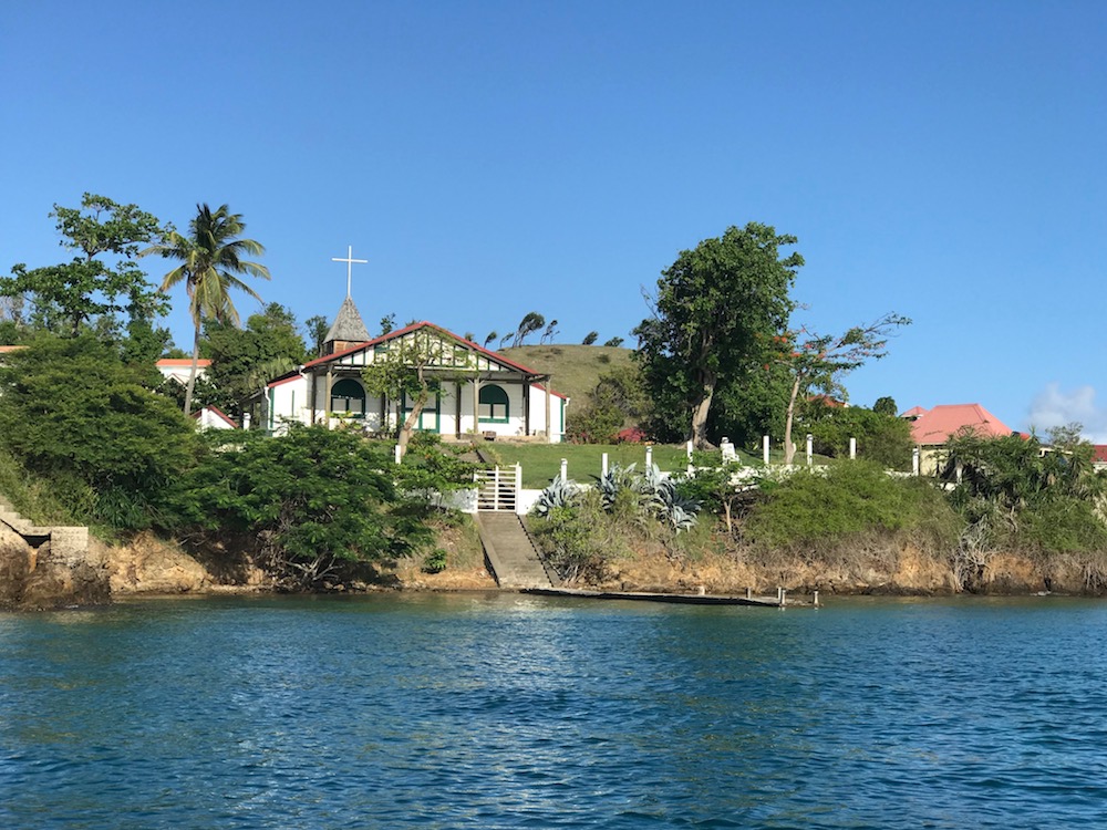 those little houses next to the shore in les saintes