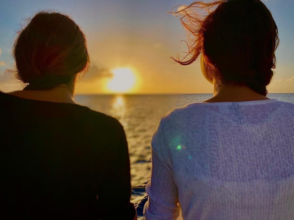 Les copines au coucher du soleil au retour de l'excursion les saintes