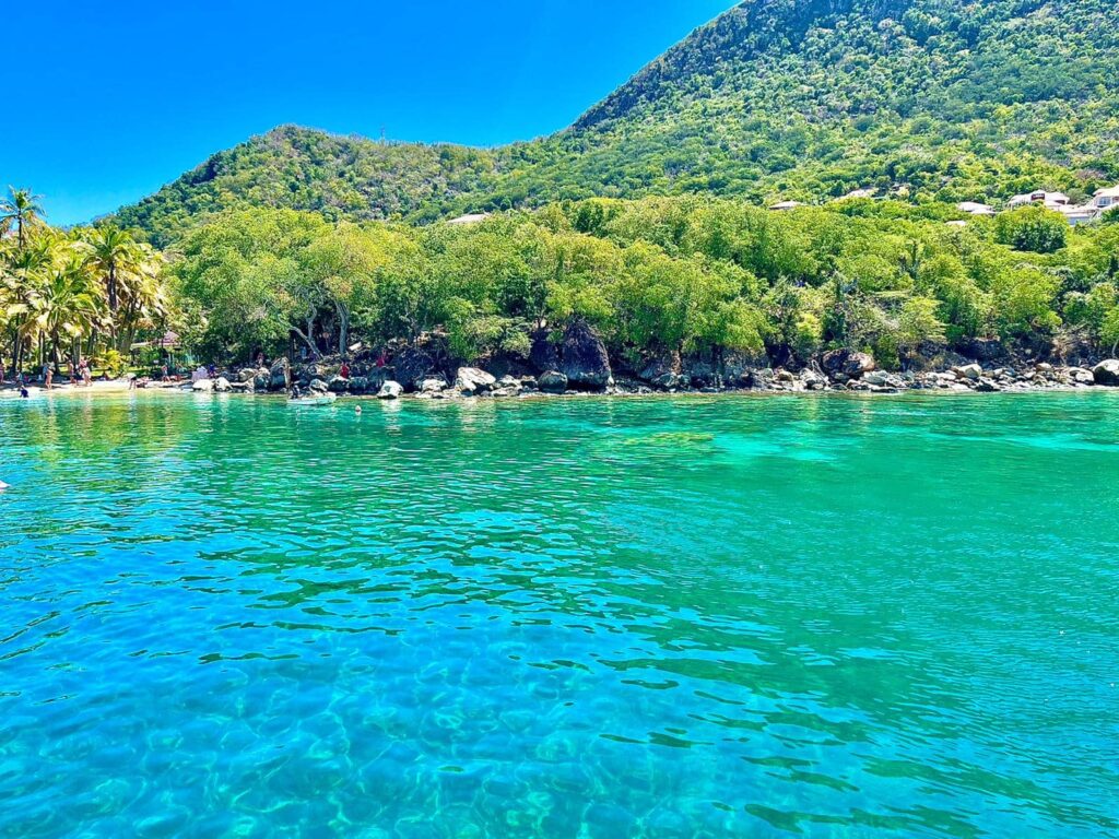 Incroyable eau turquoise du Pain-de-Sucre les Saintes