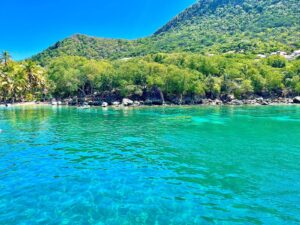 Turquoise crazy waters at le Pain-de-Sucre les Saintes